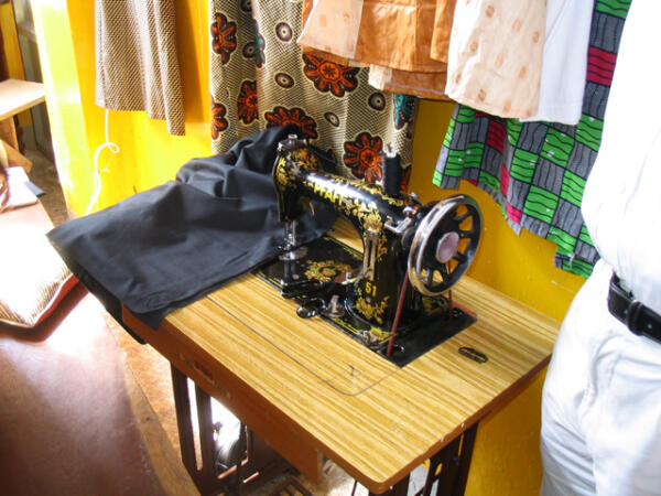 015-sewing machine